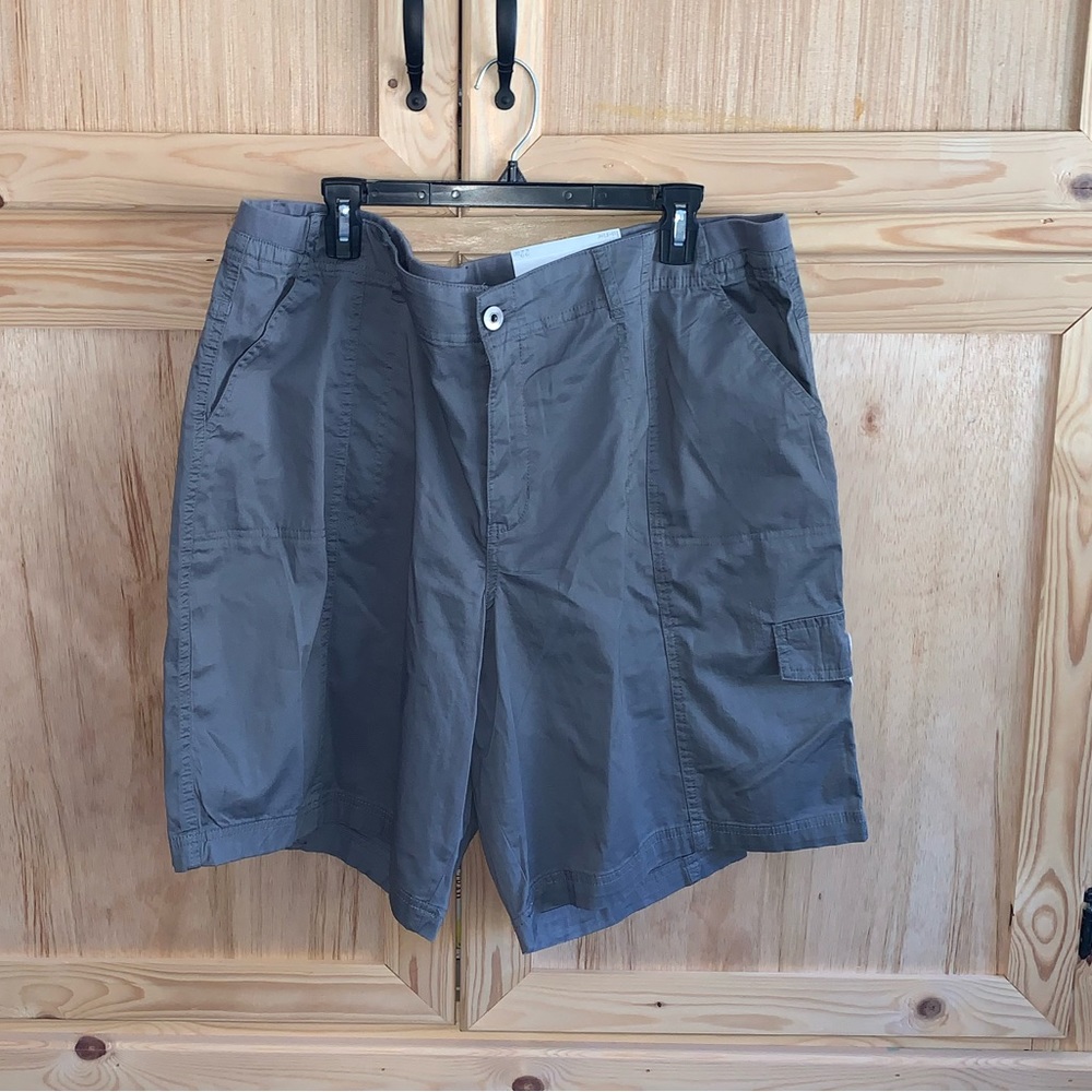 Cato NWT gray hi-rise shorts size 22W